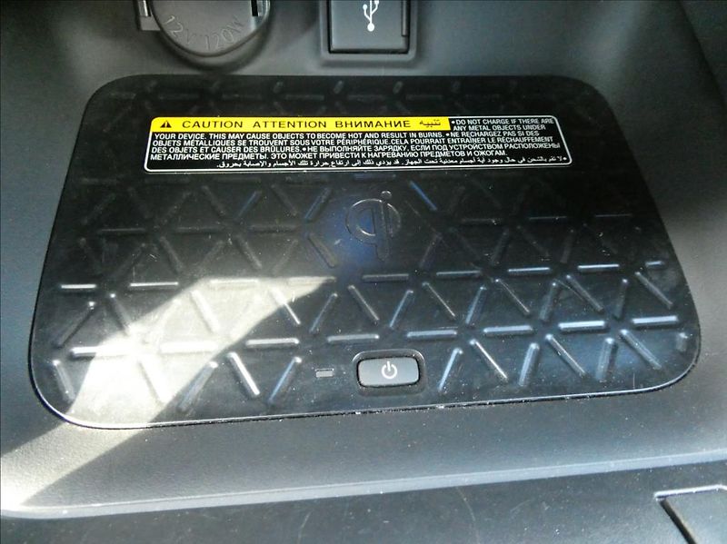 Toyota RAV4 2,5 Hybrid,1.maj,ČR,tažné - fotka 27 z 33