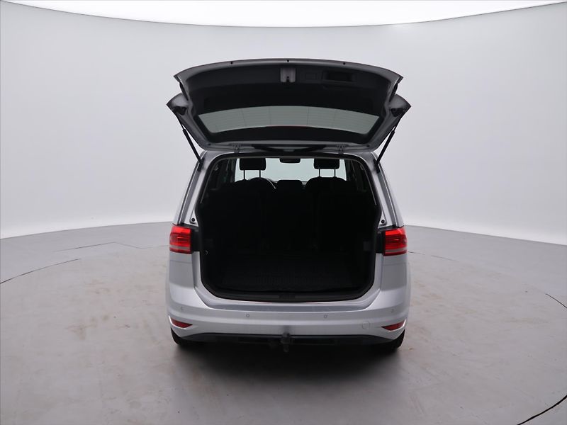 Volkswagen Touran 1,6 TDI 81kW DSG 7-Míst Tažné - fotka 9 z 29