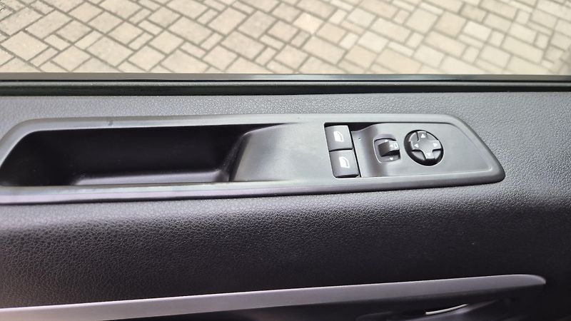 Peugeot Traveller (2021) 2.0 BlueHDi ALLURE L3 - fotka 9 z 25