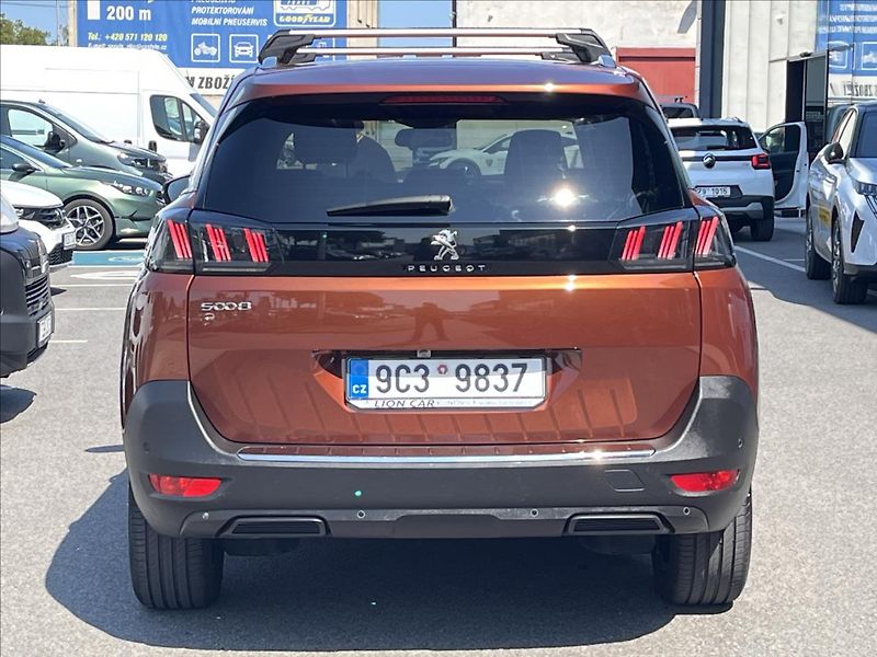 Peugeot 5008 1,2 PureTech  Allure Pack EAT8 - fotka 6 z 29