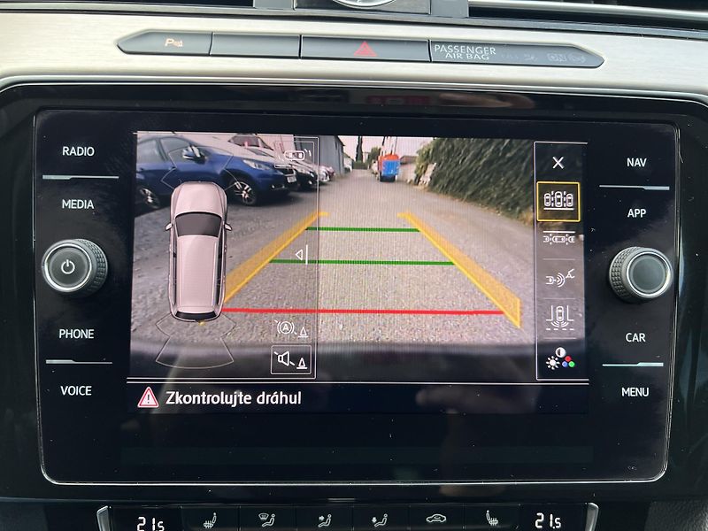 Volkswagen Passat 1.4TSi 110kw DSG NAVI KAMERA - fotka 21 z 45