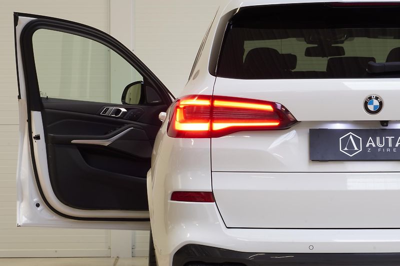 BMW X5 Xdrive40d,ČR,1.MAJ,DPH,7míst - fotka 14 z 47