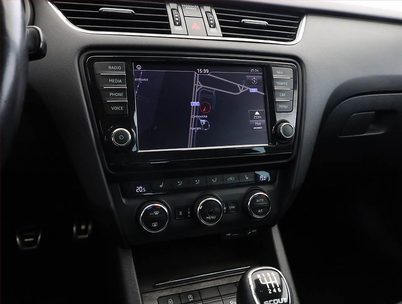 Škoda Octavia (2015) 2.0 TDI 4x4, 4X4, Serv.kniha - fotka 10 z 19