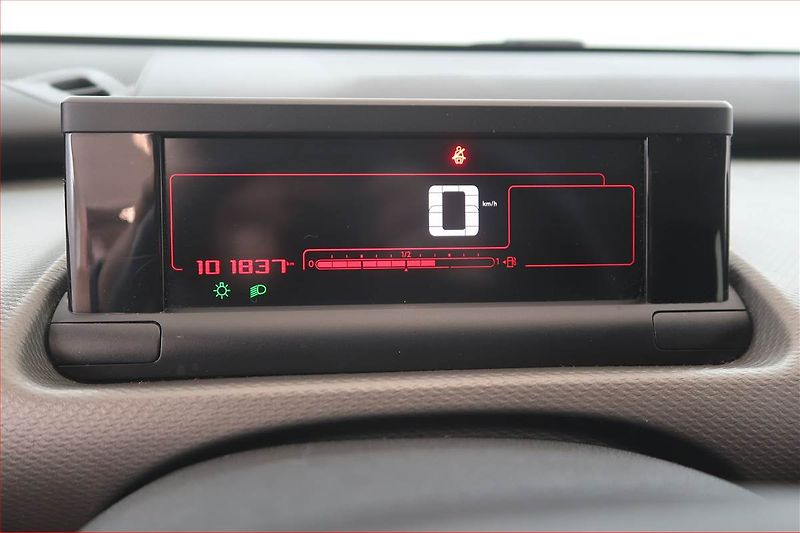 Citroën C4 Cactus (2016) 1.6 BlueHDi, Tempomat - fotka 11 z 14