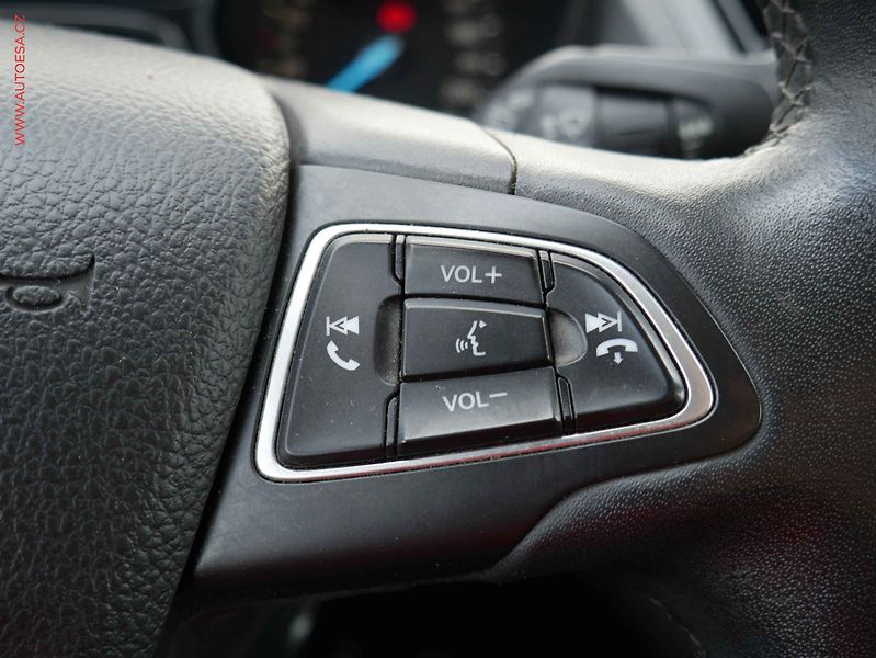 Ford Kuga (2017) 1.5TDCi, ČR, Navi, xenon - fotka 16 z 23