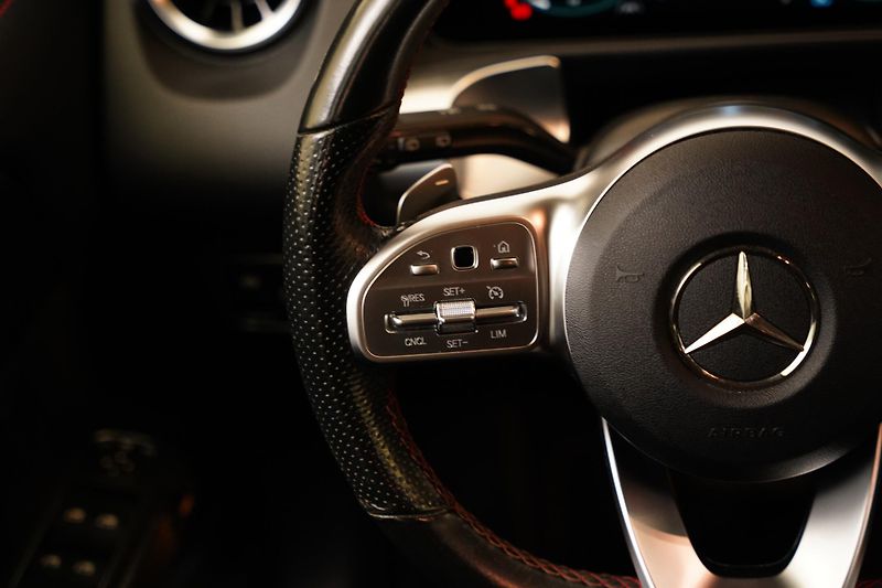 Mercedes-Benz GLB - fotka 16 z 25