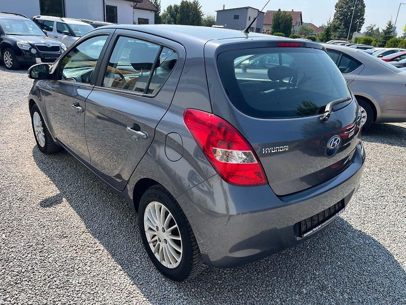 Hyundai i20 (2012) 1.2 i 57 Kw Velmi pěkný - fotka 4 z 20