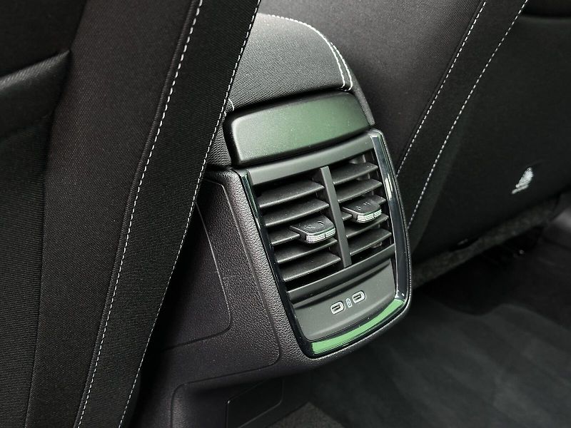 Škoda Kamiq 1.5TSi DSG Monte Carlo V.Cockp - fotka 40 z 48