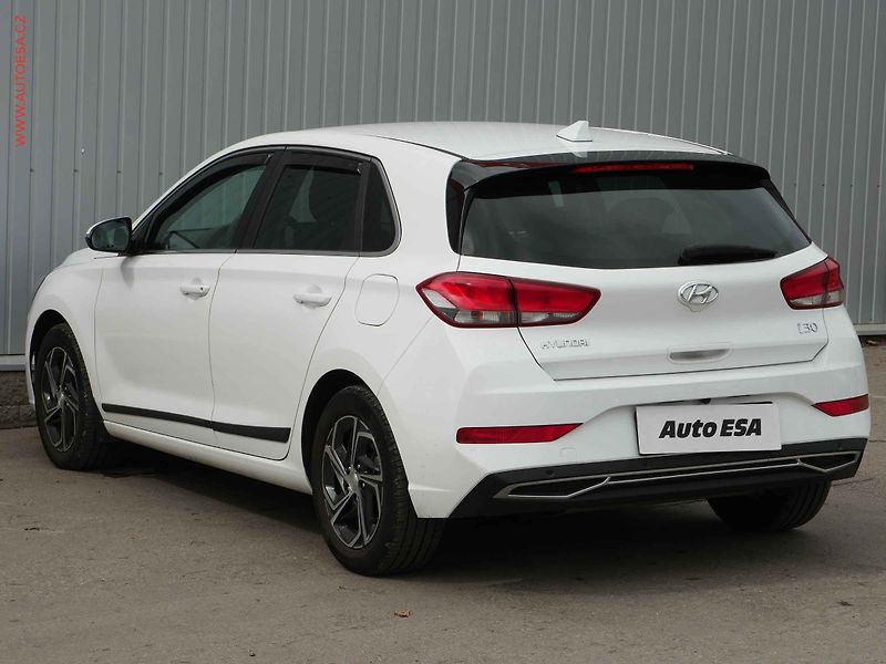 Hyundai i30 (2024) 1.5 DPi, 1.maj,ČR, Family - fotka 3 z 24