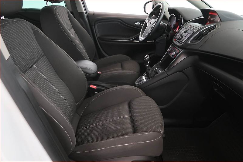 Opel Zafira (2015) 2.0 BiCDTI, 7 míst, Navi - fotka 9 z 19