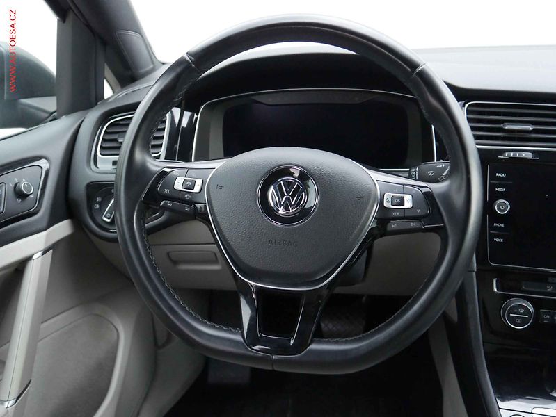 Volkswagen Golf (2018) 1.6TDi, DSG, LED, navi - fotka 14 z 16