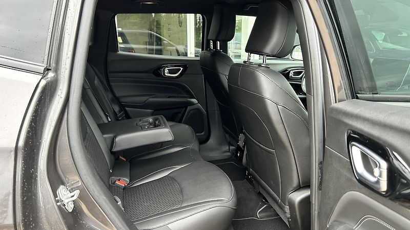 Jeep Compass 1.3T 150k 80.Annivesary - fotka 12 z 13