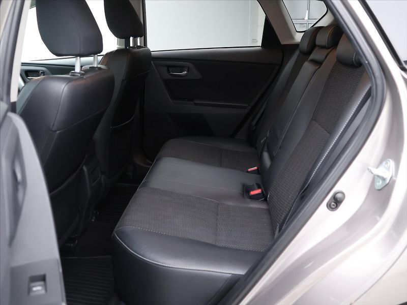 Toyota Auris 1,6 97kW CZ Style Valvematic - fotka 13 z 31