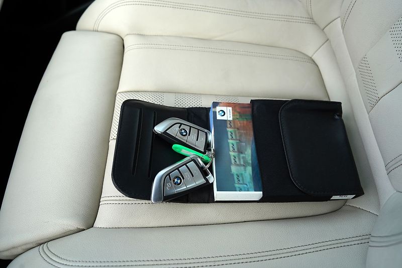 BMW X5 40i xDrive/340 PS/tažné/panora - fotka 47 z 47