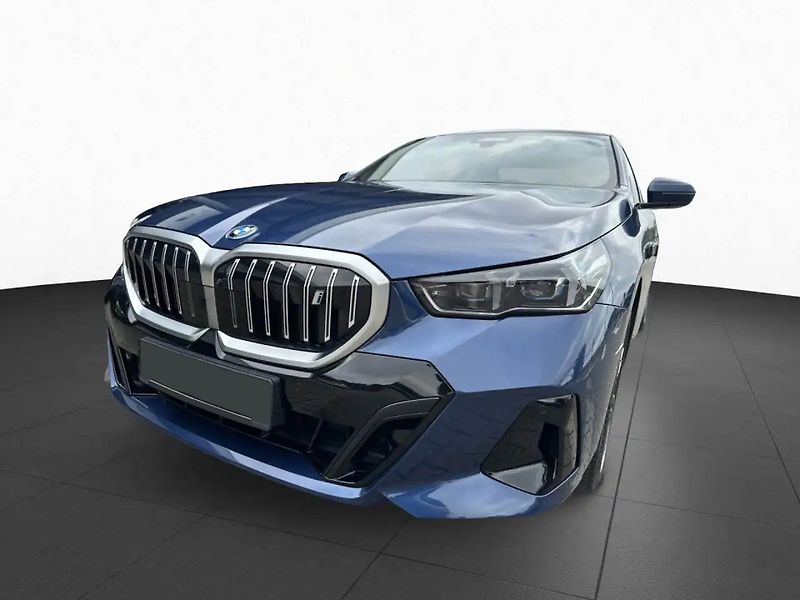 BMW i5 xDrive40 M-Sport HuD 360 Venti - fotka 1 z 10