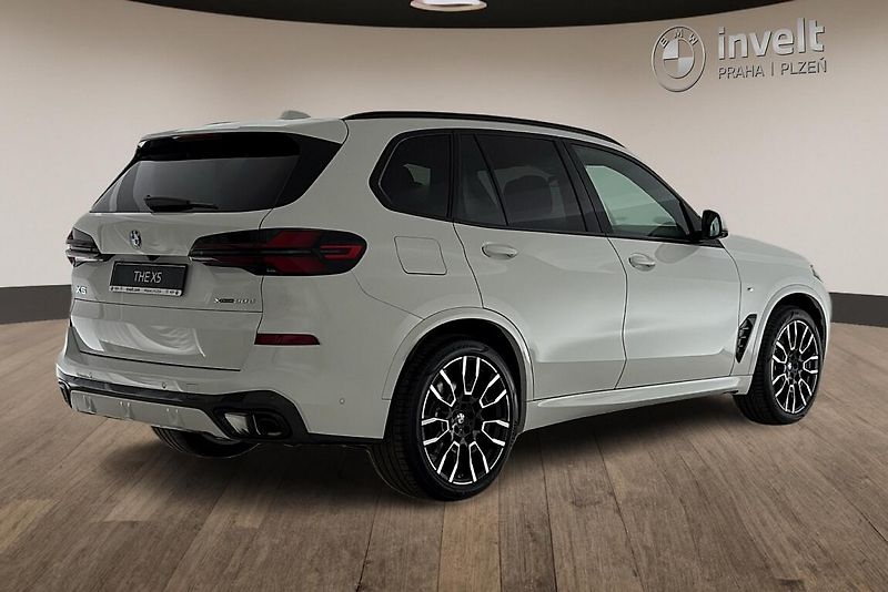 BMW X5 xDrive30d - fotka 3 z 16