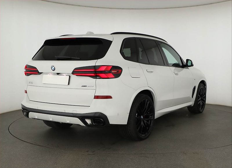 BMW X5 (2025) xDrive30d, M Paket, FullLed - fotka 5 z 31