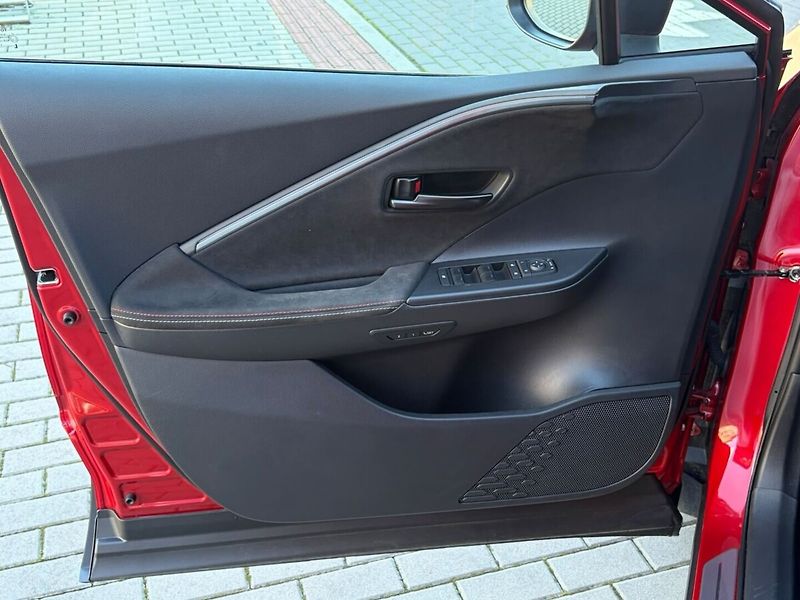Toyota C-HR 2.0L PHEV 0 - 1 CVT (2x4) 8L G - fotka 5 z 18