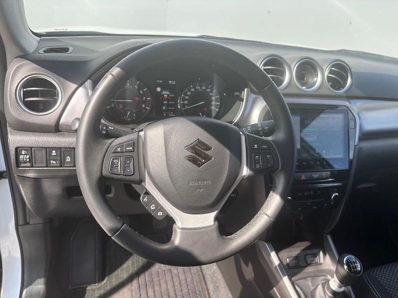 Suzuki Vitara 1,4 BoosterJet Premium Hybrid - fotka 14 z 29