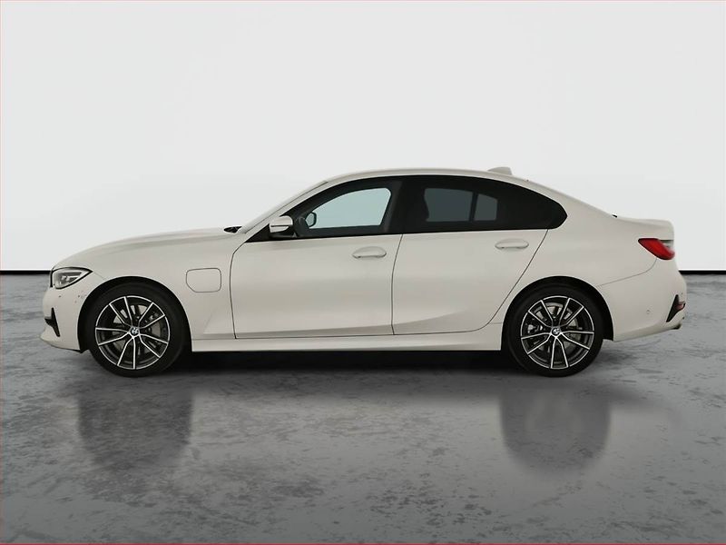 BMW Řada 3 (2019) 330 e - fotka 3 z 19