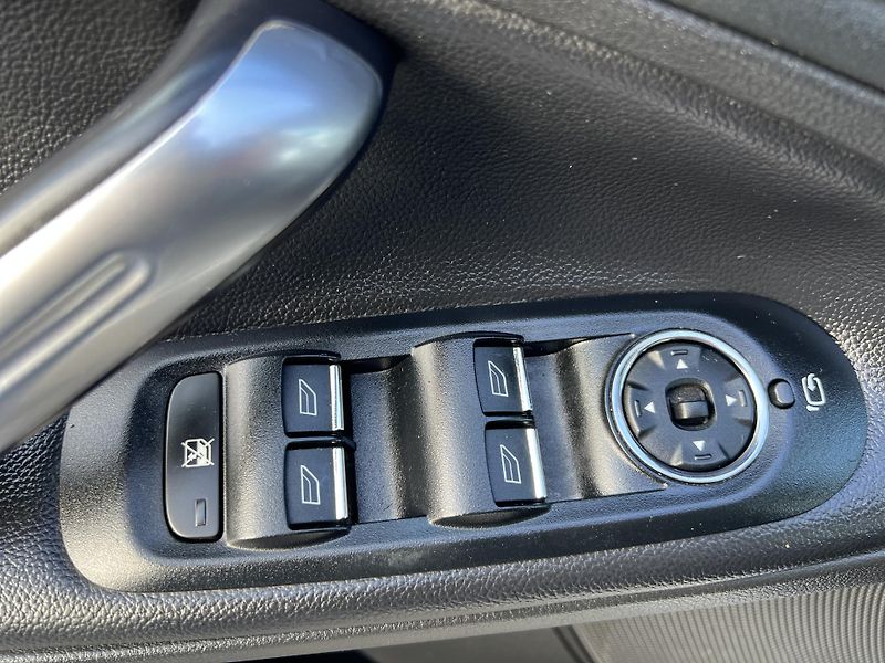 Ford S-MAX 2.0TDCi 103kw AUTOMAT ALU KLIM - fotka 13 z 40