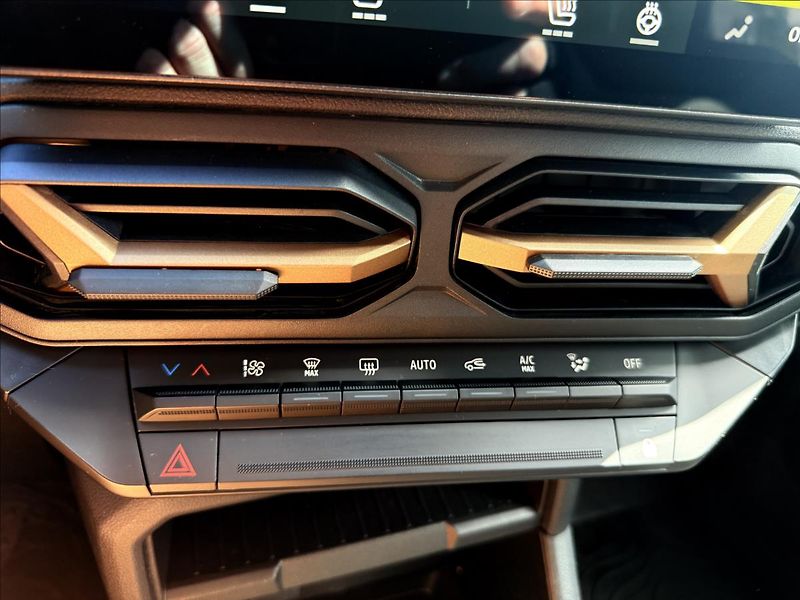 Dacia Duster 1,2 TCe MILD HYBRID POŠKOZENÁ - fotka 23 z 33