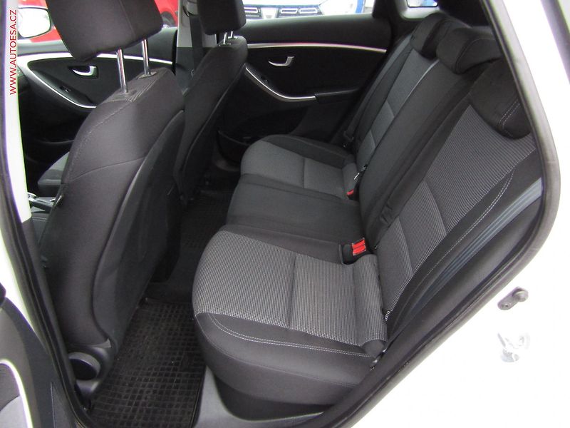 Hyundai i30 (2013) 1.6 CVVT, 1.maj,ČR, AC - fotka 10 z 16