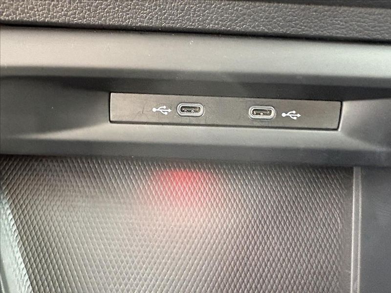 Volkswagen Golf 2,0 TDi 85kW,Led,Kamer,ACC,Nav - fotka 30 z 46