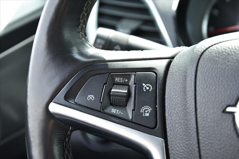 Opel Mokka 1.4T 103kW COSMO SERVIS KN. ČR - fotka 15 z 22