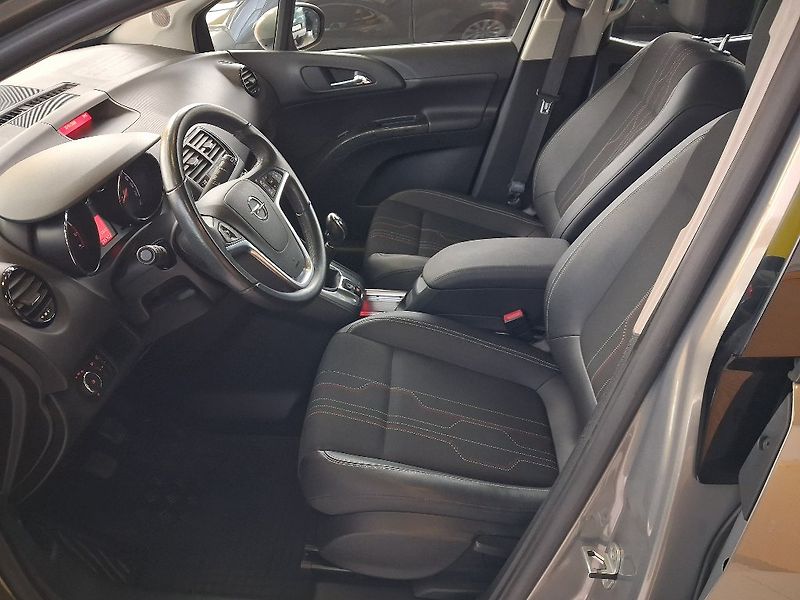 Opel Meriva 1.4i 74kW 2012 - fotka 9 z 15