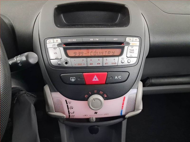Toyota Aygo (2007) 1.0 VVT-i, po STK, rezervace - fotka 12 z 20