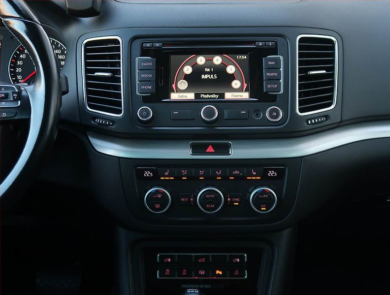 Volkswagen Sharan (2015) 2.0 TDI, Automat, 7 míst, Navi - fotka 12 z 29