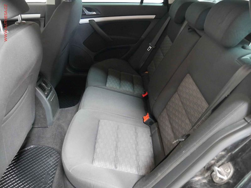 Škoda Octavia (2011) 2.0TDi, P.čidla - fotka 10 z 20