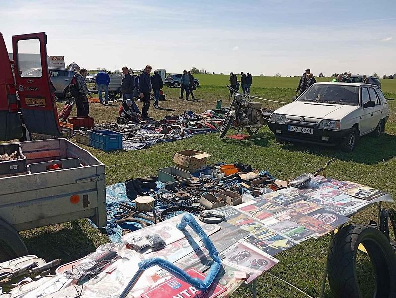 Plochu letiště ve Velké Dobré zaplnili od pátku do soboty zejména vyznavači motorismu.