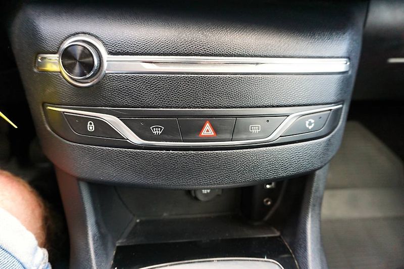 Peugeot 308 (2016) 308 ACTIVE 1,2 PT 81 kW - fotka 33 z 46