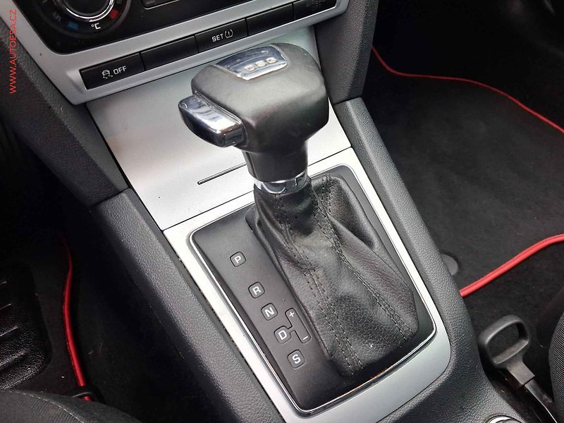Škoda Octavia (2011) 1.4 TSi, Family, DSG, xenon - fotka 15 z 17