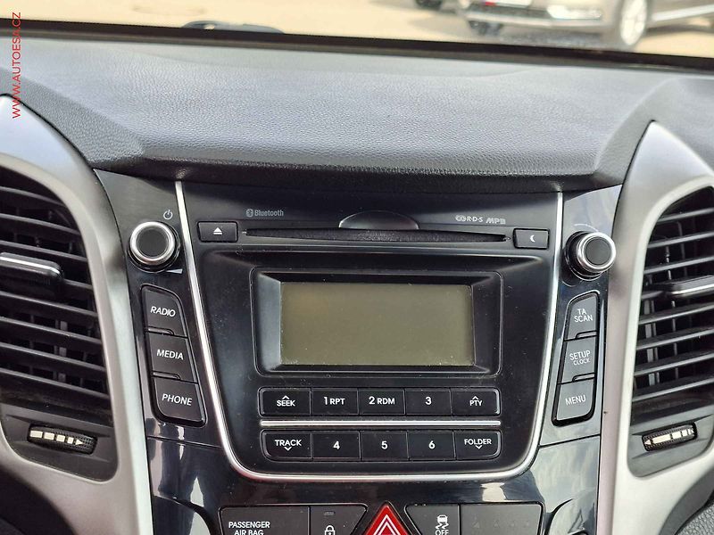 Hyundai i30 (2014) 1.6 CRDi, ČR, servis.kniha - fotka 15 z 17