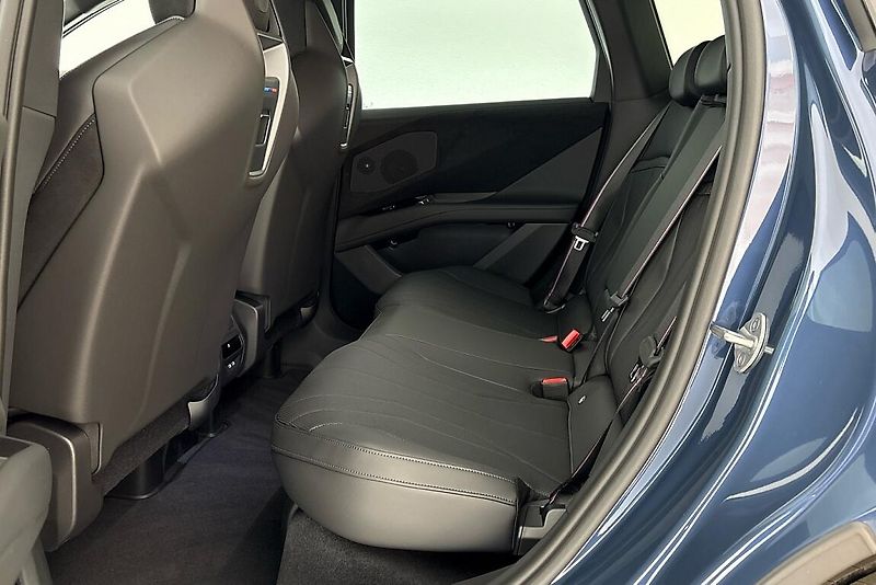 BMW iX3 50 xDrive - fotka 8 z 26