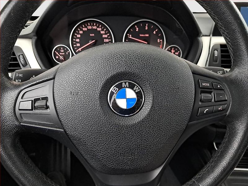 BMW Řada 3 (2013) 325 d, Navi, Bi-Xenony - fotka 17 z 20