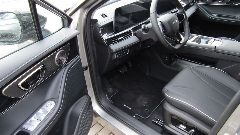 Omoda 5 Premium HEV - fotka 6 z 9