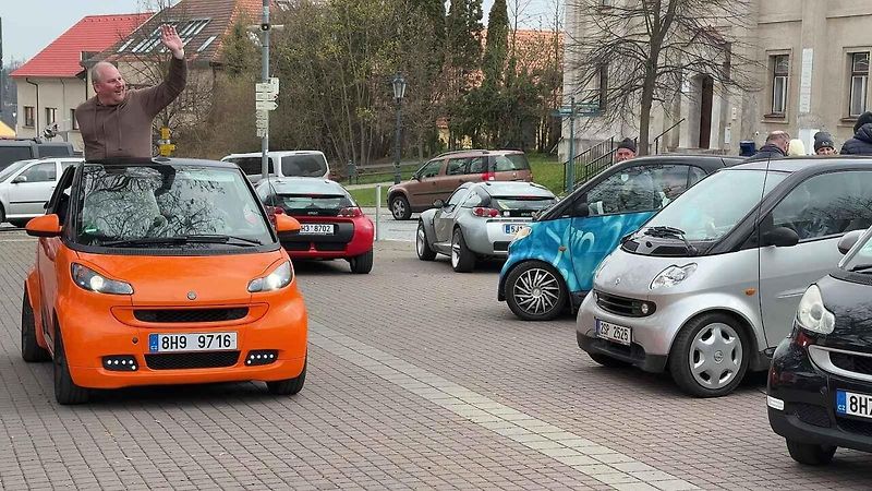Malá auta, velká srdce. Smarťáci navštívili jarní Vlašim a adoptovali mývala