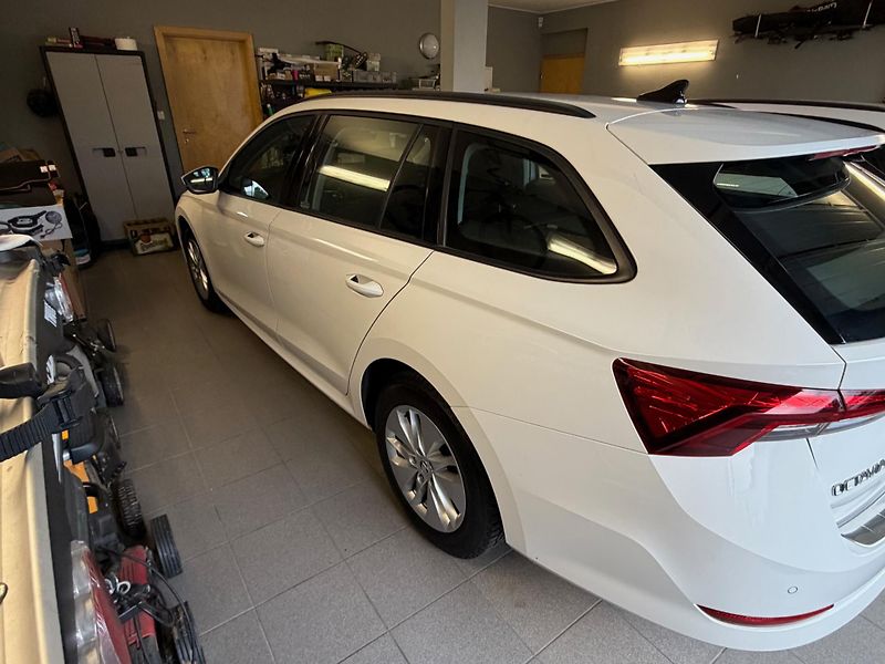 Škoda Octavia 2.0 TDI / 85kW / Amb. ČR - fotka 3 z 19