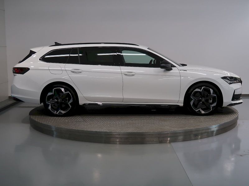Škoda Superb (2026) SPORTLINE 2.0TDI 142KW 4x4 DSG - fotka 8 z 49