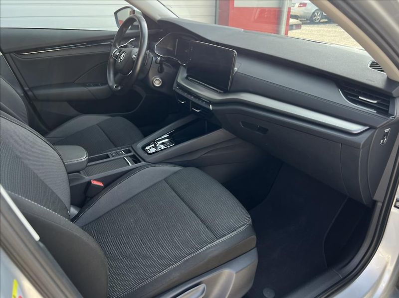 Škoda Octavia 2,0 TDi EXECUTIVE DSG - fotka 20 z 30