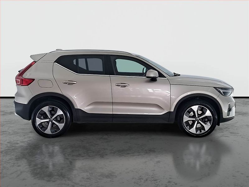 Volvo XC40 (2022) Plus B3 - fotka 6 z 22
