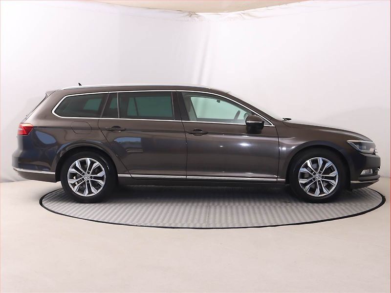 Volkswagen Passat (2016) 2.0 TDI, Automat, Serv.kniha - fotka 6 z 22