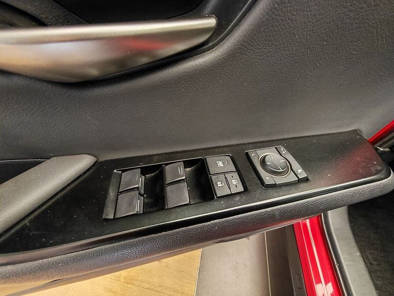 Lexus UX 250h 250h 2WD F Sport Design Plus - fotka 20 z 43