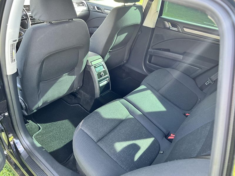 Škoda Superb 2.0TDI 103KW,DIGIKLIMA,TZ,ALU - fotka 14 z 48