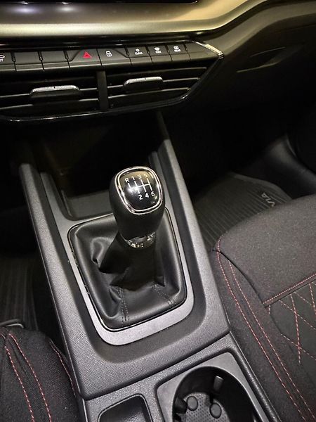 Škoda Octavia 2.0 TDI / 85kW / Amb. ČR - fotka 17 z 19