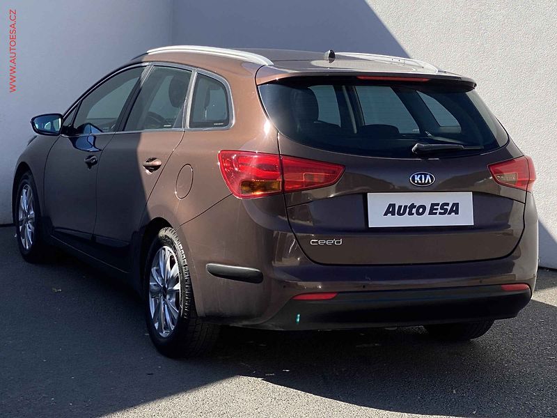 Kia Ceed (2013) 1.4i, 2.maj,ČR, servis.kniha - fotka 6 z 15